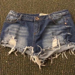 Jean short with fray